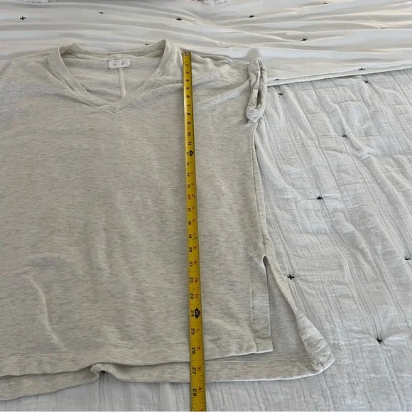 Lou & Grey oatmeal V-Neck short sleeve split sides ultra soft shirt size large - Picture 5 of 8